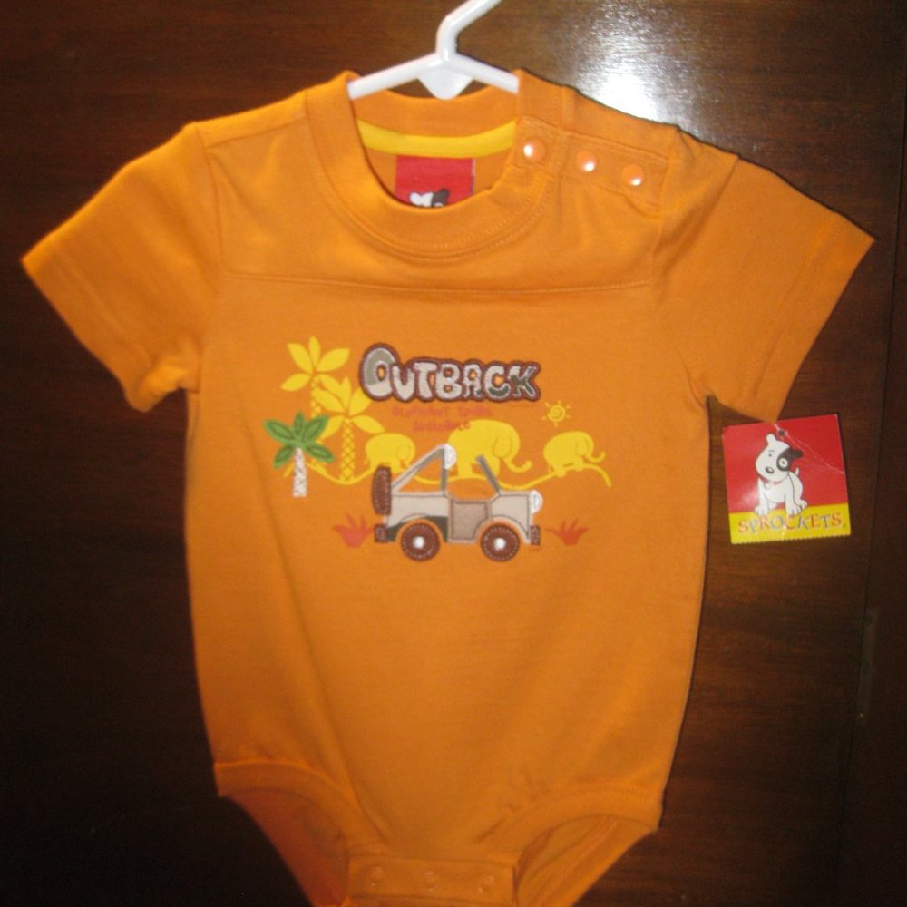 Baby onesie Sz 6/9 months